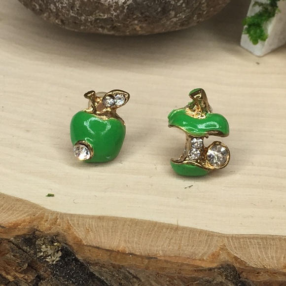 EARRINGS ARE OXIDIZING STUDS LOOK STAINED (NEW) - Picture 2 of 6